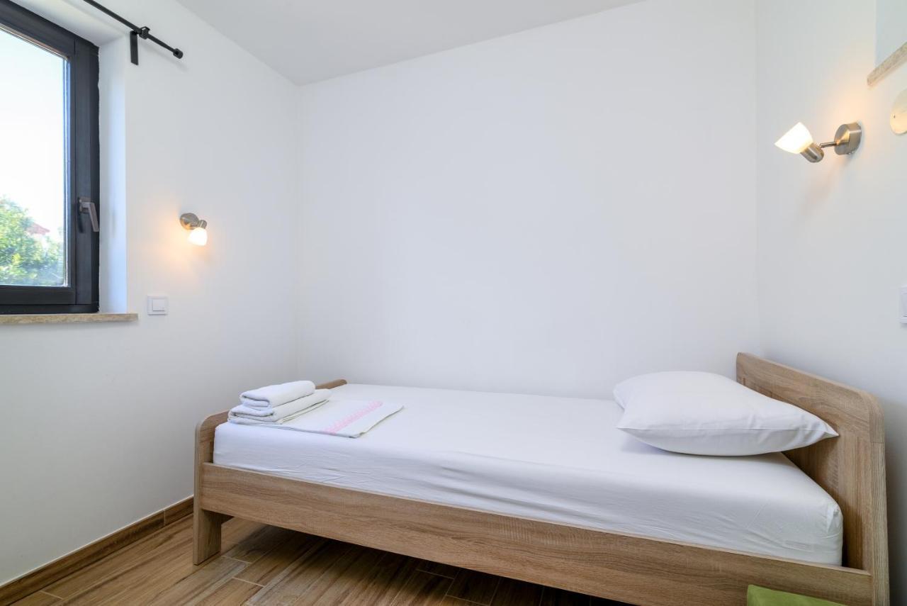 Apartments With A Parking Space Premantura, Medulin - 2228 외부 사진